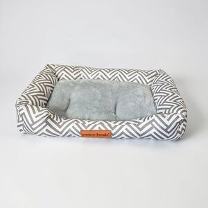 NWOT Modern Threads Chevron Design XS Dog Bed